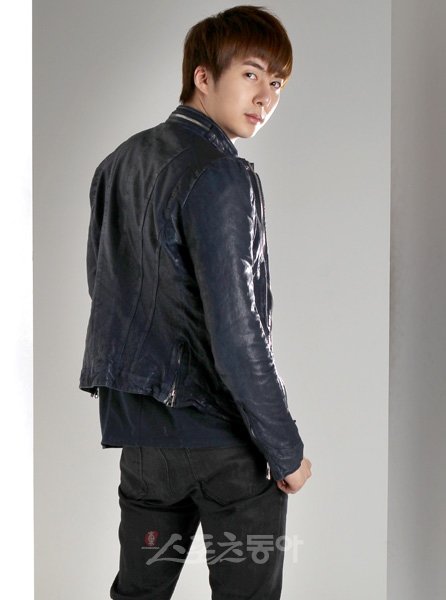 SS501의 멤버에서 솔로 가수로 ‘홀로서기’한 김형준.