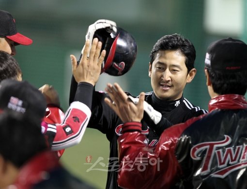 LG의 시즌 첫 주 돌풍이 심상치 않다. 주장 박용택의 맹타도 한몫했다. 대전｜박화용 기자 (트위터 @seven7sola) inphoto@donga.com