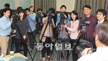 11일 서울 중구 한국언론진흥재단에서 동아미디어그룹과 한국지방신문협회 회원사
기자들이 방송뉴스 제작 실무 심화교육을 받고 있다. 변영욱 기자 cut@donga.com