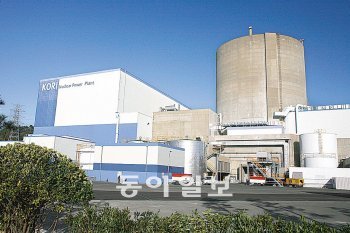 수명연장 논란을 불러일으키고 있는 부산 기장군 장안읍 고리원전 1호기. 동아일보DB