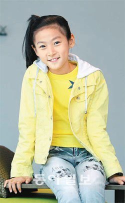 원빈과 호흡을 맞춘 영화 ‘아저씨’로 대한민국영화대상신인여우상을 받은 김새론. “아이답지 않은 명품 연기를 펼친다”는 평가를 받는 김새론은 ‘한국의 다코타 패닝’으로 불린다. 이종승 기자 urisesang@donga.com