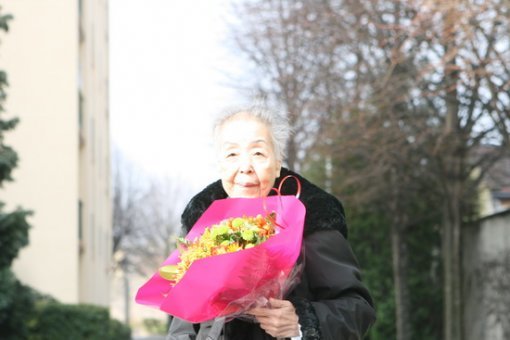 삼일절 기념식에 참석하고 난뒤 자택앞에서 박병선 박사.