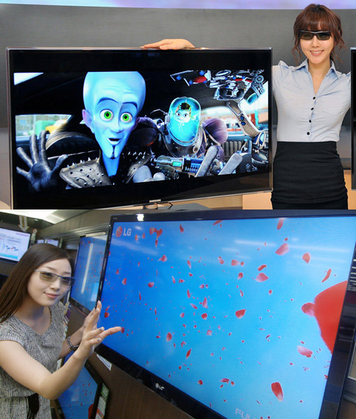 삼성전자와 LG전자가 3D TV 기술 논쟁에 이어 보급형 제품을 잇달아 출시하며 가격 경쟁을 벌이고 있다. 삼성전자 3D TV D6000 시리즈(위)와 LG전자의 LW4500.
