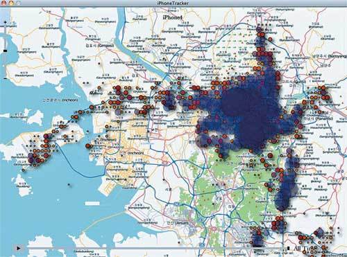 10개월간 이동경로 낱낱이 기록 아이폰과 아이패드가 지난 10개월간 사용자 몰래 사용자의 위치정보를 수집해 온 것으로 밝혀졌다. 사진은 지난해 9월 아이폰4를 구입해 사용해 왔던 본보 기자의 7개월간의 이동 궤적. 색이 짙고 원이 클수록 해당 지역에 오래 머물렀다는 뜻이다. 작은 주황색 동그라미가 가장 적게 들렀던 지역, 짙은 파란색 동그라미가 가장 많이 들렀던 지역이다. 아이폰트래커 화면 캡처