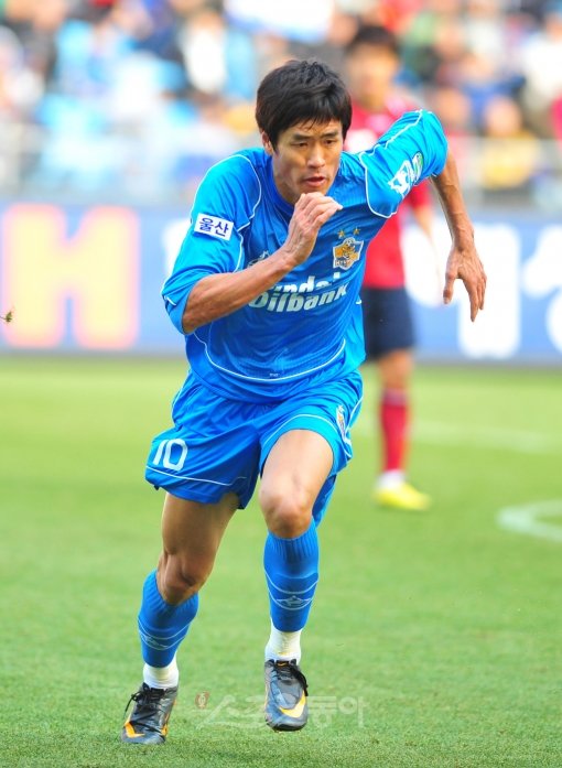 2011시즌 개막 직전 포항에서 울산으로 이적한 설기현이 오늘 친정팀과의 첫대결을 앞두고 있어 팬들의 이목을 집중시키고 있다.스포츠동아DB