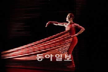 서울 LG아트센터에서 초연되는 ‘블루 레이디’에 출연한 테로 사리넨 씨.