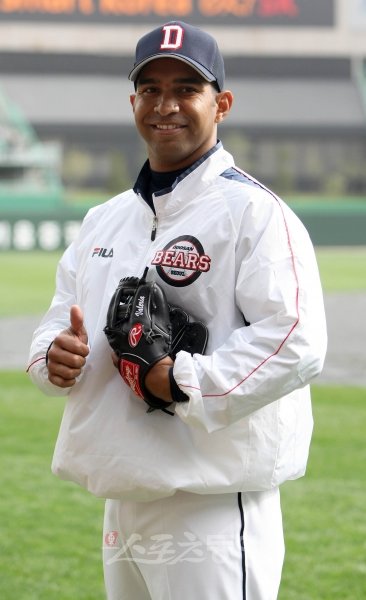 2011 프로야구 SK와이번스 대 두산베어스 경기가 1일 인천문학야구장에서 열렸다. 두산 새 용병 페르난도 니에베.