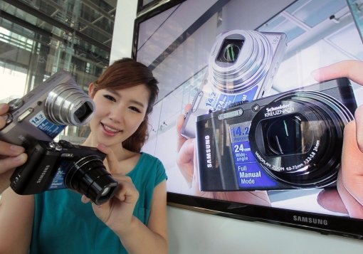 삼성전자는 화질이 나빠지는 열화현상을 최소화한 슈퍼 줌 렌즈를 적용한 콤팩트 디지털 카메라를 출시했다.