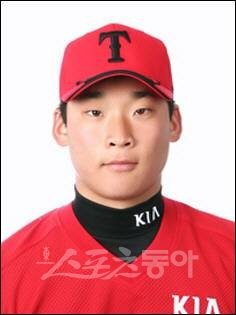 만년 유망주였던 KIA 김주형은 조범현 감독의 굳건한 믿음 속에 바닥이 보이지 않던 끝없는 부진을 깨며 3연속경기 홈런으로 폭발했다. 스포츠동아DB.