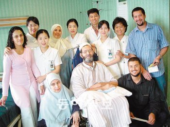 건강검진을 받기 위해 인하대병원을 찾은 모로코인 환자들. 이 병원은 2009년부터 국제진료센터를 운영하며 외국인 환자를 유치하고 있다. 인하대병원 제공