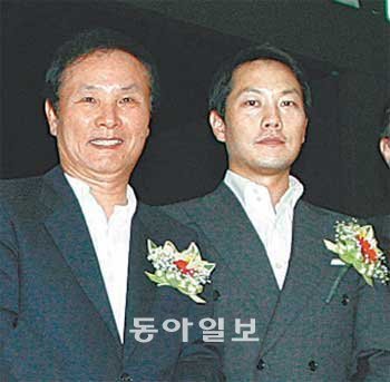 김영찬 골프존 대표(왼쪽)와 아들 김원일 대표.