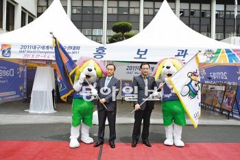 2011 대구세계육상선수권대회 마스코트 살비가 경북 경주시에서 마지막 전국 로드쇼 행사를 갖고 있다. 2011대구세계육상선수권대회 조직위원회 제공