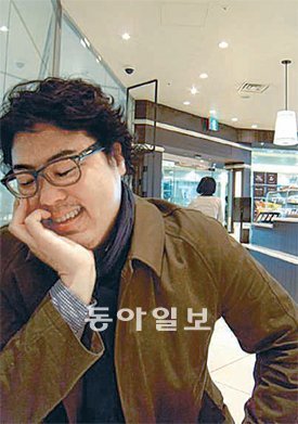 안지훈 9년 동안 핀란드와 스웨덴에서 유학하고 돌아왔다. 지금은 경험마케팅과 디자인(brand experience marketing & design) 전문회사인 Plus X에서 책임마케터로 일하고 있다. 블로그 ‘스칸디나비안 빈티지 팩토리’(www.scandinavianvintage.co.kr)를 통해 북유럽에서 만났던 오래된 물건들에 대한 이야기를 기록하고 있기도 하다.