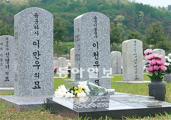 6·25전쟁에서 전사한 이만우 하사와 동생인 이천우 이등중사(병장) 형제가 나란히 안장될 국립서울현충원 내 묘역. 국방부 제공