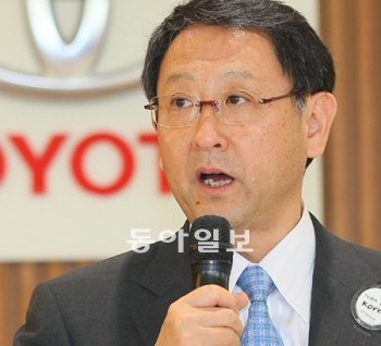 도요다 아키오 도요타자동차 사장이 2009년 취임한 이후 처음으로 4일 한국을 찾았다. 1박 2일 일정으로 방한한 그는 “대지진 당시 한국의 도움에 감사한다”며 “생산 정상화를 위해 피나는 노력을 기울이고 있다”고 말했다. 한국토요타자동차 제공