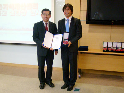 좌로부터 최병훈 서울지식재산센터장, 김연수 ㈜디엔에이소프트 대표이사.