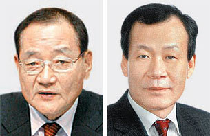 김효재 대통령정무수석비서관(왼쪽)과 김두우 대통령홍보수석비서관.