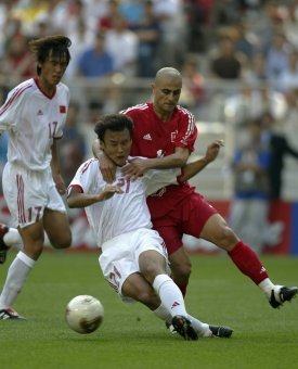 2002 한일월드컵 중국-터키의 경기 장면. 중국은 첫 출전한 한일월드컵에서 3패로 조별 예선에서 탈락했다.