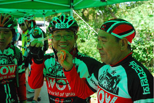 <사진설명: 수산물 시식>