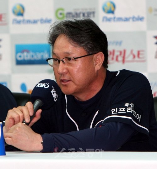 성적 부진으로 자진 사퇴한 김경문 두산 베어스 감독. 스포츠동아 DB