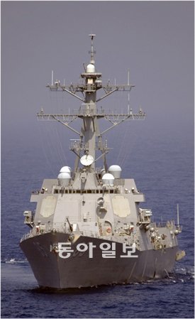 북한 선박을 중국 상하이 남쪽에서 추적한 미 해군 구축함 USS 매캠벨호. 서태평양에서 항해 중인 모습을 미 해군이 촬영해 언론에 공개했다. 미 해군 제공