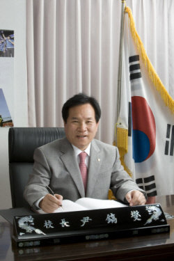 서울 청원고등학교 교장 윤호섭