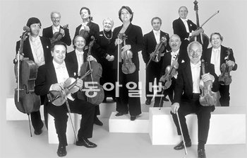 창단 60주년을 맞아 월드투어에 나선 이탈리아 ‘이 무지치’ 실내악단이 16, 17일 내한 공연을 펼친다. 인프로덕션 제공