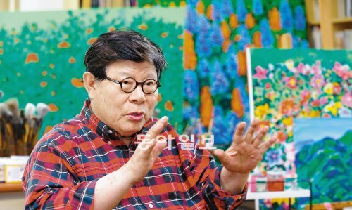 1980년대 현대수묵운동을 주도했던 한국 화단의 원로 남천 송수남 화백이 50여 년 만에 고향 전주에 돌아왔다. 수묵화 작업을 재개하면서 어린이를 위한 그림서당과 작은 미술관을 운영할 계획이다. 전북일보 제공