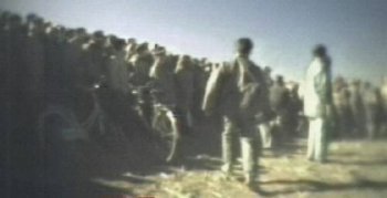 과거 북한 전문 인터넷뉴스 매체 ‘데일리NK’(www.dailynk.com)를 통해 공개되었던 총살 동영상 스틸 사진.