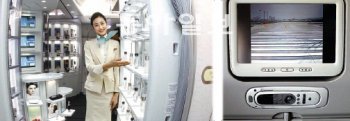 대한항공 A380기에 설치된 면세품 전시공간에서 승객들은 실제 상품을 보고 주문하는 것이 가능해진다(왼쪽). 좌석마다 설치돼 있는 스크린으로는 현재 비행기 외부의 모습을 볼 수 있다.