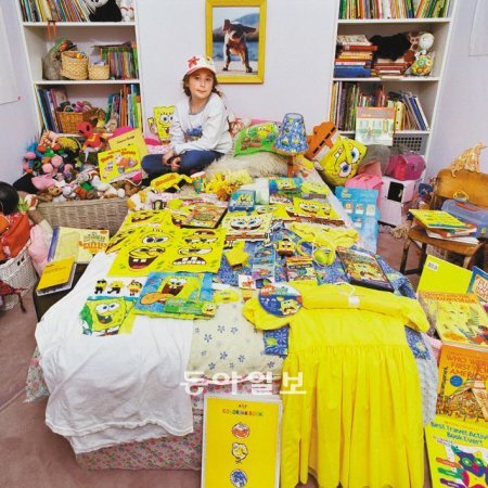 윤정미.로라와 로라의 노란색 물건들,122x122cm, 2006