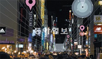 서울 종로구 세종로 일민미술관이 6번째 시각문화작업으로 마련한 ‘SEE, SHOW & THE WINDOWS’전에 나온 안성석 씨의 서울 명동 사진. 이번 전시는 세상의 모든 사물을 ‘쇼윈도’란 시각으로 번역한 사진을 선보인다. 일민미술관 제공