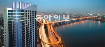 GS건설이 분양에 나선 서울 강남구 청담동 ‘청담 자이’. 왼쪽 고층 아파트가 10월 입주를 앞둔 이 단지다. 올 하반기 서울 강남 3구에서 분양되는 아파트들은 입지가 좋아 수요자들의 관심이 높다. GS건설 제공