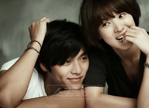 현빈(왼쪽) 송혜교 주연의 드라마 ‘그들이 사는 세상’이 2008 년 방송 후 3년 동안 일부 출연자들에게 출연료를 지급하지 않았다.