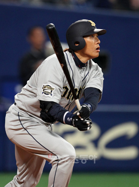 시즌 3호 홈런과 3타점 폭발. 오릭스 이승엽이 24일 지바 롯데와 원정경기에서 6-4로 달아나는 결정적인 홈런을 날리며 부활을 알렸다. 이승엽은 최근 3경기에서 모두 타점을 올렸고 홈런 2개, 6안타를 기록했다. 스포츠동아 DB