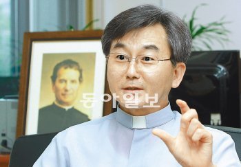 한국천주교살레시오회 관구장인 남상헌 신부는 제도권의 교육 현실에도 관심이 많았다. 살레시오회의 교육목표는 ‘정직한 시민, 착한 신자’다. 서영수 전문기자 kuki@donga.com