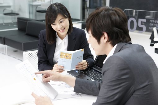 현대카드·현대캐피탈이 전문 금융서비스를 받을 수 있는 오프라인 공간 ‘파이낸스샵’을 이천과 평택에 신규 개설했다.