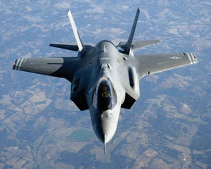 차세대 전투기 도입 사업의 후보 기종으로 거론되는 F-35 스텔스 전투기.