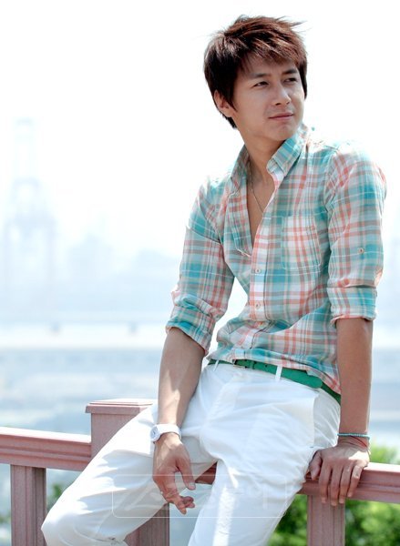 드라마와 예능, 쇼핑몰까지 활발히 활동하고 있는 모델 출신 연기자 김승현. 사진제공｜셉템버 컴퍼니