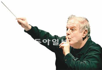 이스라엘과 팔레스타인 시민권을 함께 갖고 있으면서 화합과 평화를 역설해온 현대 음악계의 거장 다니엘 바렌보임이 27년 만에 한국을 찾는다. 동아일보DB