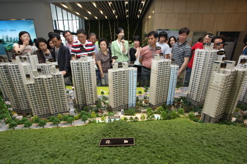 <포스코건설 \'더샵 센텀포레\' 모델하우스 방문객>