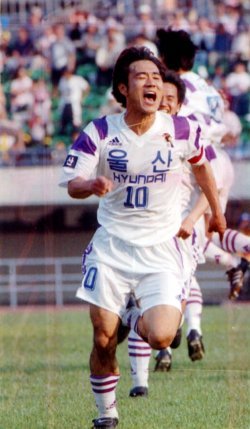 1990년대 프로축구 최고의 골잡이로 활약한 김현석.  동아일보DB
