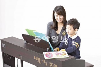 피아노 방문교육업체 피아노하우스의 피아노 교육 프로그램은 아이의 흥미를 유지하는 데 중점을 두고 있다. 계이름 이론을 DDR 게임으로 익힐 수 있으며, 오케스트라 사운드 반주와 함께 피아노 연주를 할 수 있다. 피아노하우스 제공