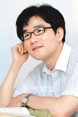 소설가 장강명 씨(36)는 취업 기회뿐 아니라 꿈까지 잃어버린 젊은 세대들을 ‘표백세대’라고 새롭게 정의했다. 김미옥 기자 salt@donga.com