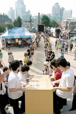 다음 달 29일 태국 야소톤 시에 문을 여는 한국문화교류지원센터 지원 기금마련을 위한 ‘아시아 한마당(피스데이)’ 행사가 23일 부산 남구 문현동 아시아공동체학교에서 열렸다. 아시아공동체학교 제공