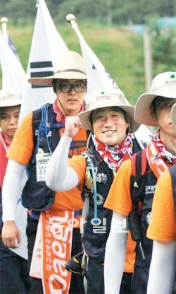 대회 성공기원 350km 국토순례 대구세계육상대회 성공을 위해 18일부터 국토대장정에 나선 대구대 학생들. 29일까지 350km를 걸어 대구스타디움에 도착할 예정이다. 대구대 제공