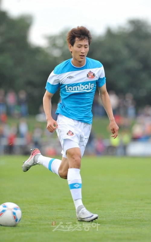 조광래 감독은 일본 원정 평가전 명단을 발표하며 선덜랜드 지동원의 이름을 올렸다. 하지만 리버풀과 시즌 개막전 출격이란 변수가 남아있다.스포츠동아DB