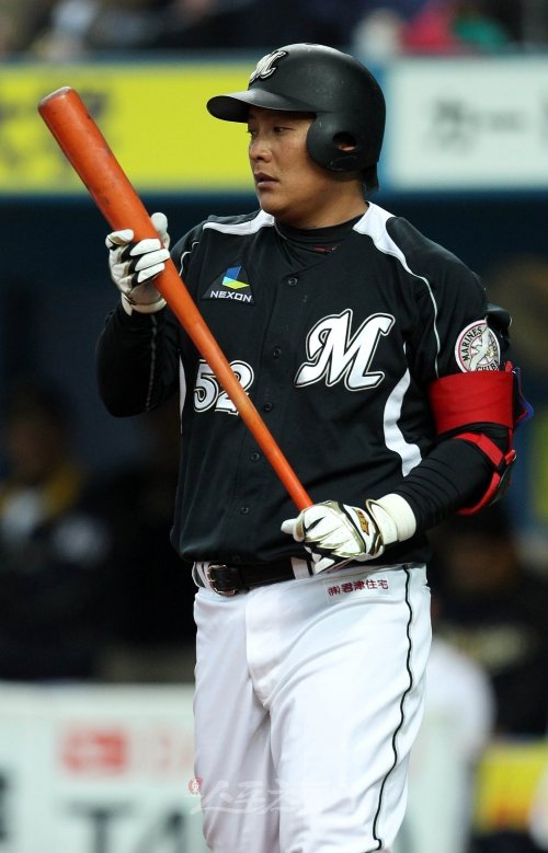 김태균이 지바롯데와 결별했다. 일단 한국 복귀가 확실하지만 그렇더라도 그 시기는 일러야 내년이다. 스포츠동아DB