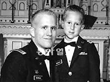 브레이던 군(오른쪽)과 그의 아빠.