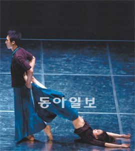 한국 LDP무용단의 공연 중 ‘반갑습니까?’의 한 장면. 이 무용단은 미국에서 가장 오랜 전통을 자랑하는 ‘제이컵스 필로 댄스 페스티벌’ 본무대에 한국 무용단으론 최초로 초청됐다. LDP무용단 제공